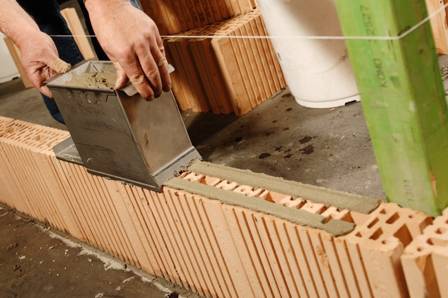 Lijm aanbrengen door middel van lijmbak