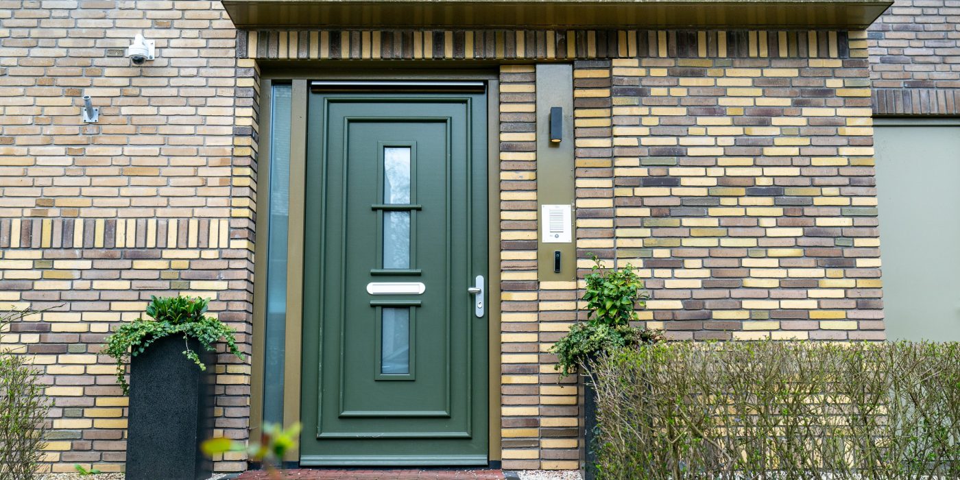 Gevelstenen: Hoornbloem WS WF en Teunisbloem WS WF. Architect: Evelien van Veen, Van Veen Architecten. Opdrachtgever: Vitaal Zorgvast. Aannemer: BAM Wonen. Belegger: Apollo Vastgoed. Nieuwbouw innovatief woonzorgconcept | Hofje Wendakker, Heerde