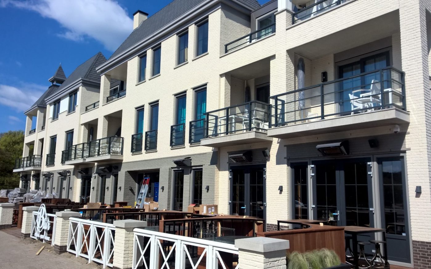 Nieuwbouw recreatiewoningen, Dishoek Roompot, Koudekerke, Dommelrood gereduceerd HV WF, Marowijne Rood Zand, Terca Keimbaksteen Rood HV, Terca Wit Keimbaksteen.