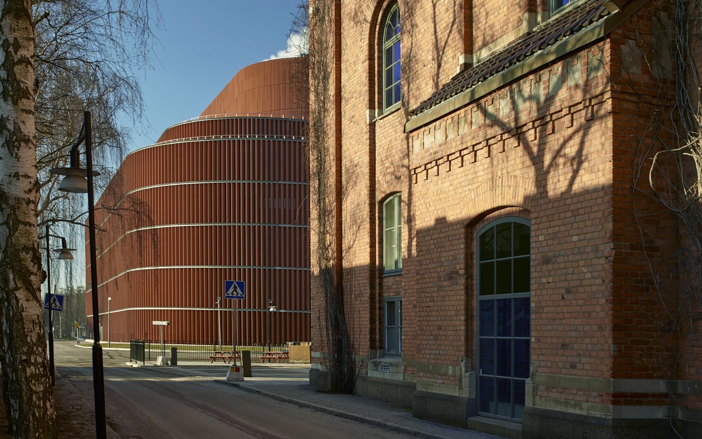 Vartan Bioenergy CHP Plant with ceramic facade panels; Brick Award 2018 Category Winner "Building Outside the Box"; U.D. Urban Design AB/SE & Gottlieb Paludan; Photo: Robin Hayes
