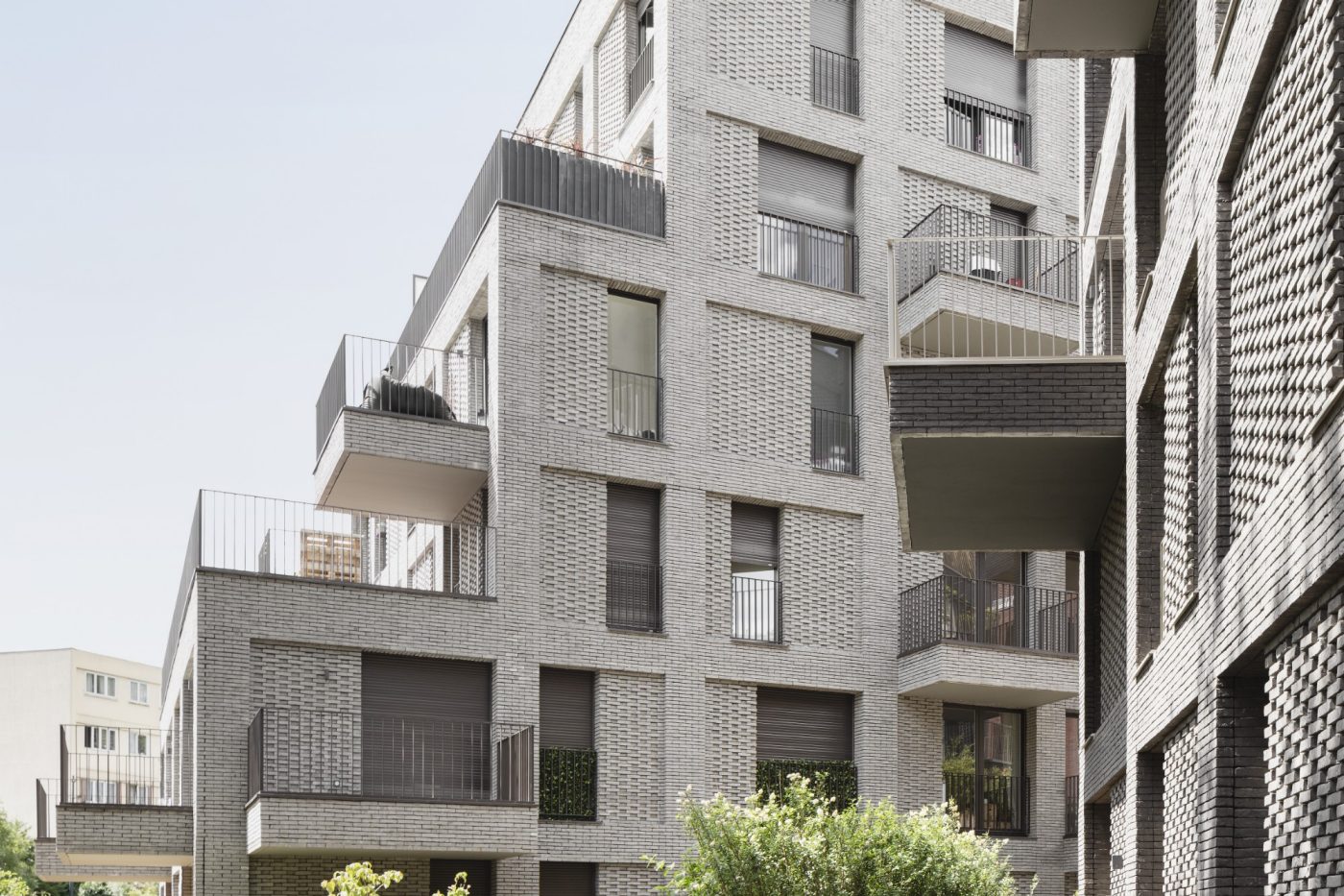 Terca Monde Avenier Cornejo architectes Christelle Cornejo Emergie et Semip Agora gris titane gris anthracite et rouge blauwrood