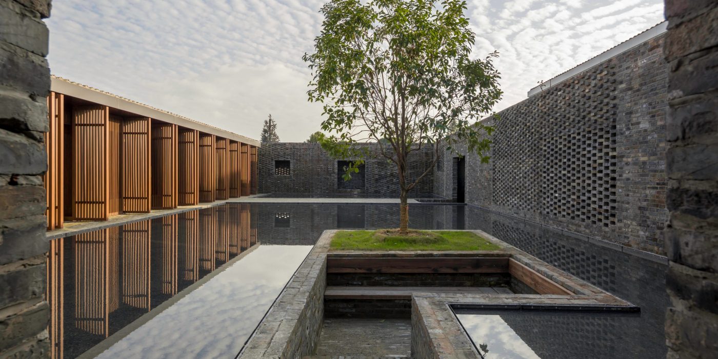 Tsingpu Yangzhou Retreat. Brick Award 22 Category "Building outside the box". neri & hu design and research office. Courtyard view