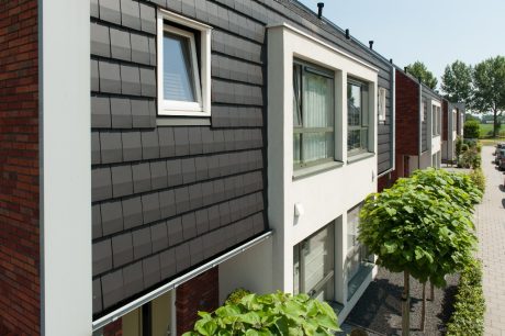 Datura Leikleur Mat Engobe 703 | Nieuwbouw 2-onder-1-kapwoningen Project Buurtstede | Koetserstraat - Klemstraat, Buurtstede, Veenendaal | Architect: Han van Zwieten, Amersfoort | Contractor: UBU, Doetinchem | Completion Date: 2011-01-01