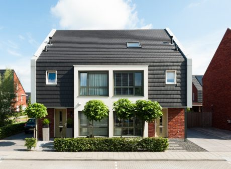 Datura Leikleur Mat Engobe 703 | Nieuwbouw 2-onder-1-kapwoningen Project Buurtstede | Koetserstraat - Klemstraat, Buurtstede, Veenendaal | Architect: Han van Zwieten, Amersfoort | Contractor: UBU, Doetinchem | Completion Date: 2011-01-01