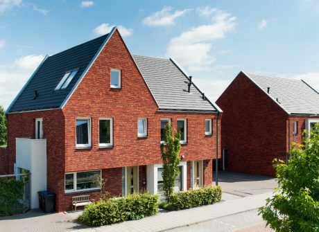 Datura Leikleur Mat Engobe 703 | Nieuwbouw 2-onder-1-kapwoningen Project Buurtstede | Koetserstraat - Klemstraat, Buurtstede, Veenendaal | Architect: Han van Zwieten, Amersfoort | Contractor: UBU, Doetinchem | Completion Date: 2011-01-01