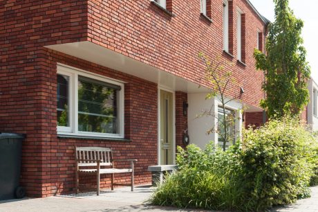 Datura Leikleur Mat Engobe 703 | Nieuwbouw 2-onder-1-kapwoningen Project Buurtstede | Koetserstraat - Klemstraat, Buurtstede, Veenendaal | Architect: Han van Zwieten, Amersfoort | Contractor: UBU, Doetinchem | Completion Date: 2011-01-01