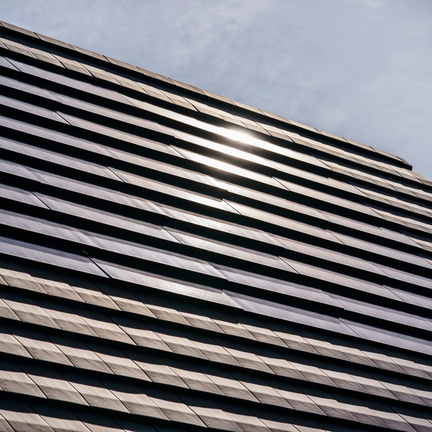 Product: Wevolt X-Tile. Architect/ontwikkelaar: Ekowood Woonconcept. Client: Brummelhuis Projecten. Aannemer: Verhaegh Bouwbedrijf, Grashoek. Installateur: Lucius.nu, Boxtel. Nieuwbouw vrijstaande woning met Wevolt X-Tile | Weidebos, Helden