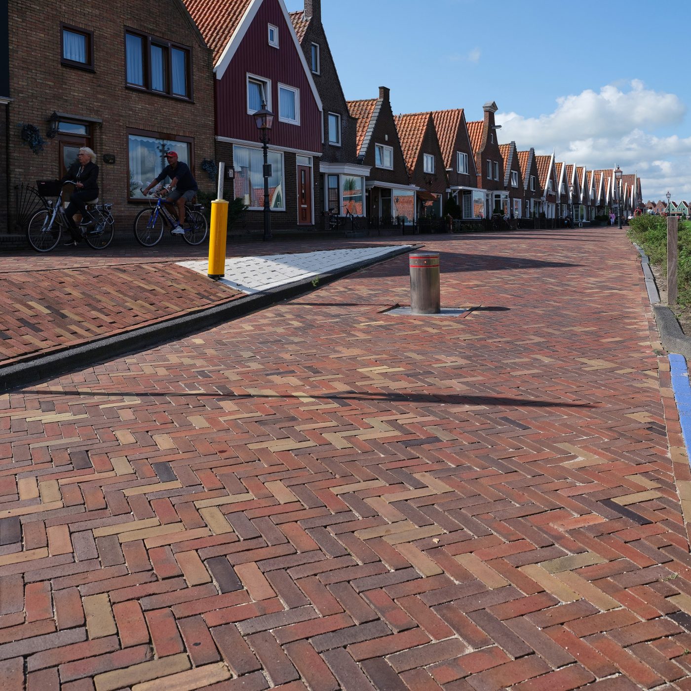 Herinrichting centrum, Volendam | Straatbakstenen: Volendam mix | Aannemer: KWS Infra, Vianen | Opdrachtgever: Gemeente Volendam