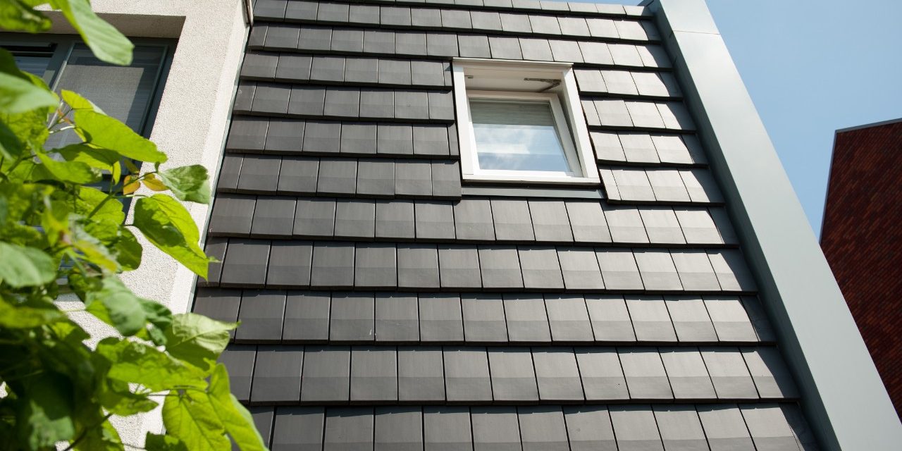 Dakpannen gevel, duurzame en unieke uitstraling met losmaakbare gevelbekleding.