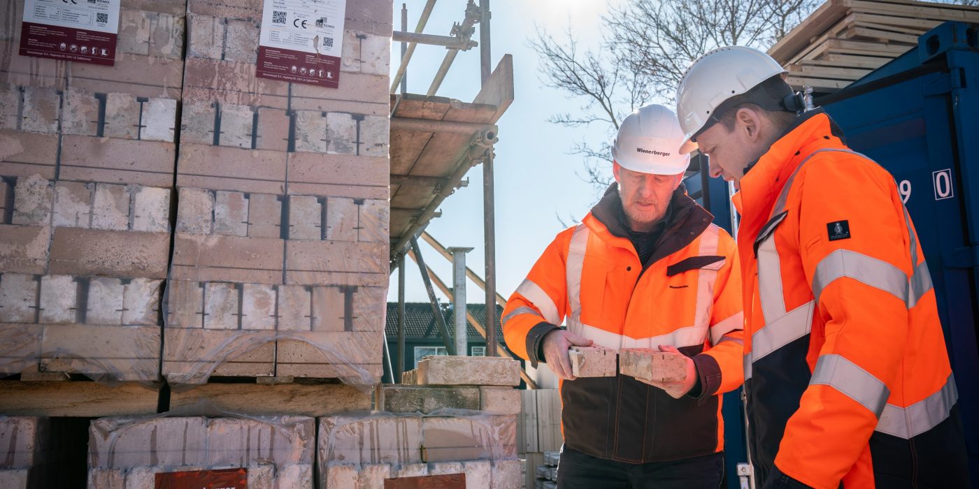 Verwerking van Marziale HV ClickBrick Pure gevelstenen in project Tuinhof in Ameide
