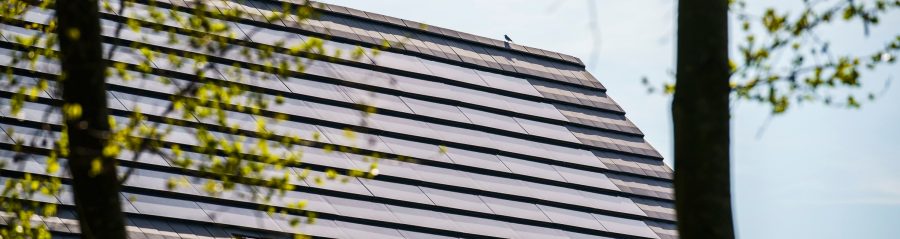 Product: Wevolt X-Tile. Architect/ontwikkelaar: Ekowood Woonconcept. Client: Brummelhuis Projecten. Aannemer: Verhaegh Bouwbedrijf, Grashoek. Installateur: Lucius.nu, Boxtel. Nieuwbouw vrijstaande woning met Wevolt X-Tile | Weidebos, Helden