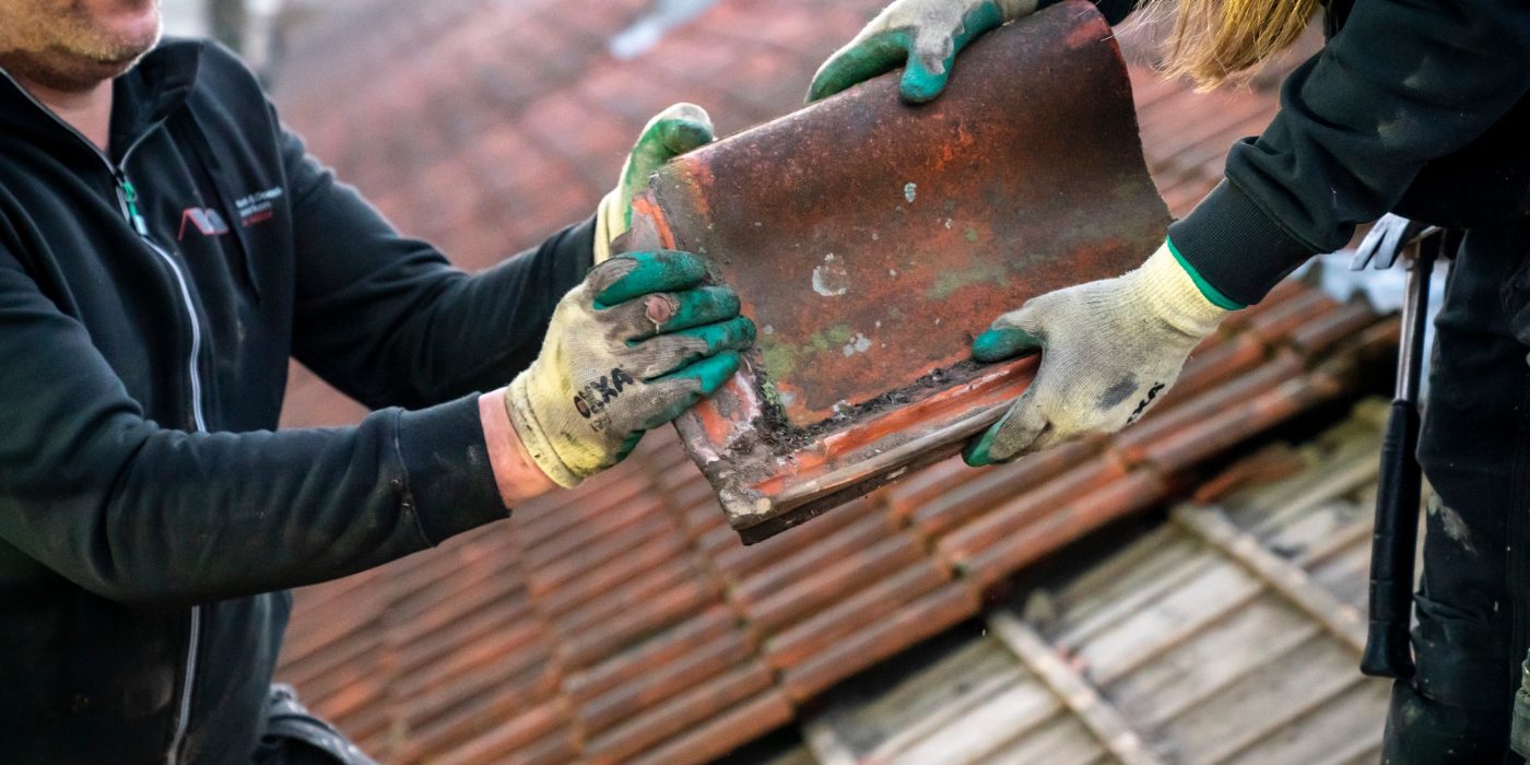 Onze keramische dakpannen zijn niet alleen duurzaam, maar ook ontworpen om na gebruik te worden gereinigd en hergebruikt.