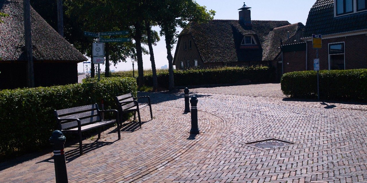 Onze straatbakstenen zijn vervaardigd met het oog op een zeer lange levensduur en hergebruik. Na zorgvuldige inspectie en reiniging kunnen ze opnieuw worden ingezet.