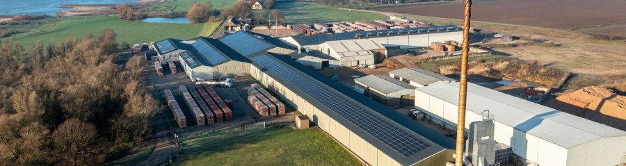 Zonnepanelen dak op Wienerberger fabriek Kijfwaard