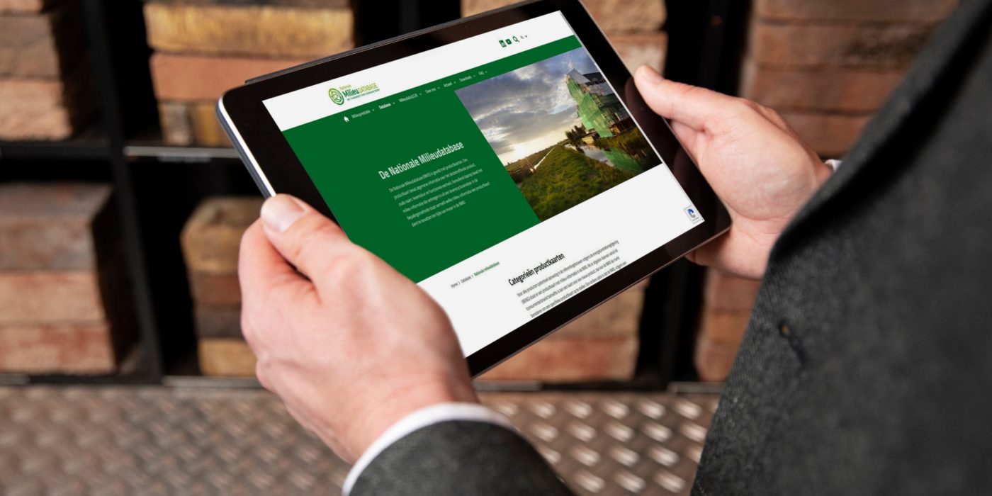 Showroom van Wienerberger Nederland met MDB op de tablet