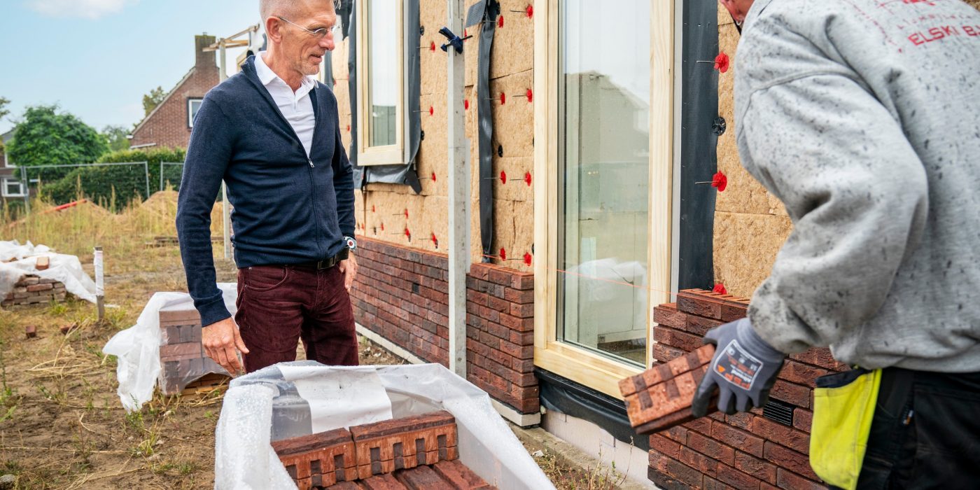 Blauwrood Genuanceerd HV ClickBrick Pure. Opdrachtever: Wonion. Architect: Arnoo Holleman, Architektengroep Gelderland. Aannemer: Bouwbedrijf Klanderman. Herontwikkeling sociale huurwoningen met ClickBrick Pure | Silvolde