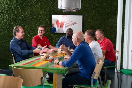 Mood image van bezoekers tijdens een lunch bij de Wienerberger Xperience Center in Elst