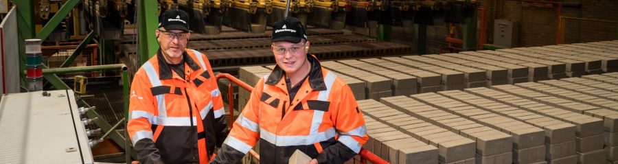 Sfeerbeeld fotografie werken bij Wienerberger van operator BBL