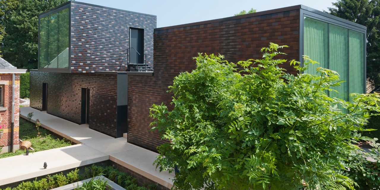 Koramic 07/2013
B&B Art of Dreams
Markt 15
Laakdal
gevelbekleding 301 kleurenmix 10 % blauw gesmoord, 28% wijnrood/30 % bruin/32 % antraciet