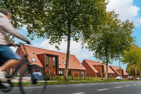 Nieuwbouw 28 woningen | Irenestraat, Rijssen | Gevelbaksteen: Menton en Blauwrood Genuanceerd ClickBrick | Dakpan: Maduramax natuurood+