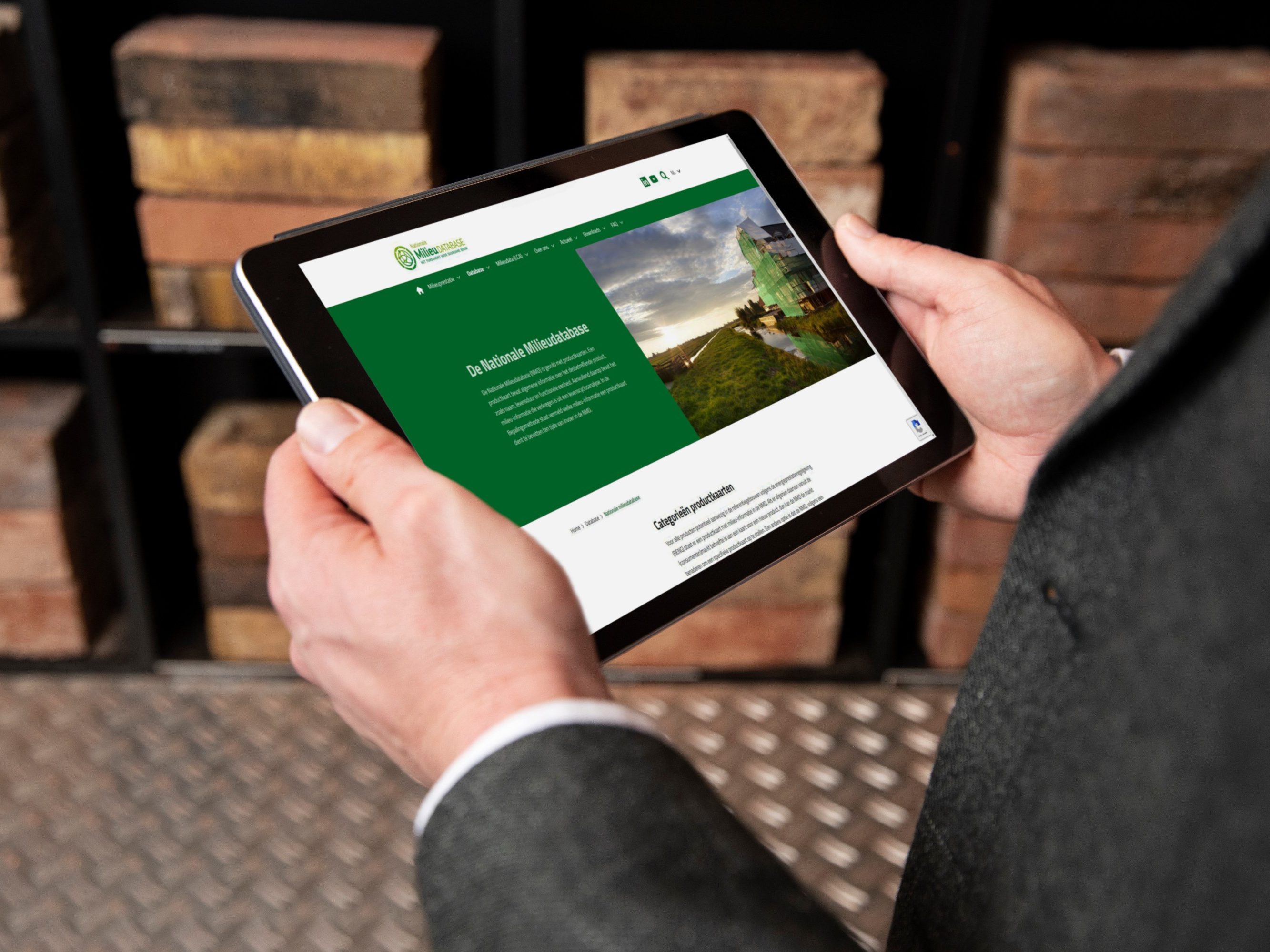 Showroom van Wienerberger Nederland met MDB op de tablet