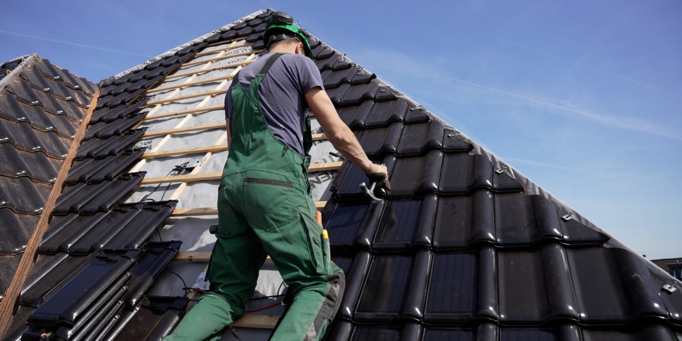 Architect: EVE Architecten, Nijverdal. Client: Homeowner. Roofer: Dapan, Malden. Installer: Hans Hoogveld Elektra, Gendt. Roofsystem: Wevolt Solar Rooftile. Detached villa with Wevolt Solar Rooftiles | Welleveld, Duiven