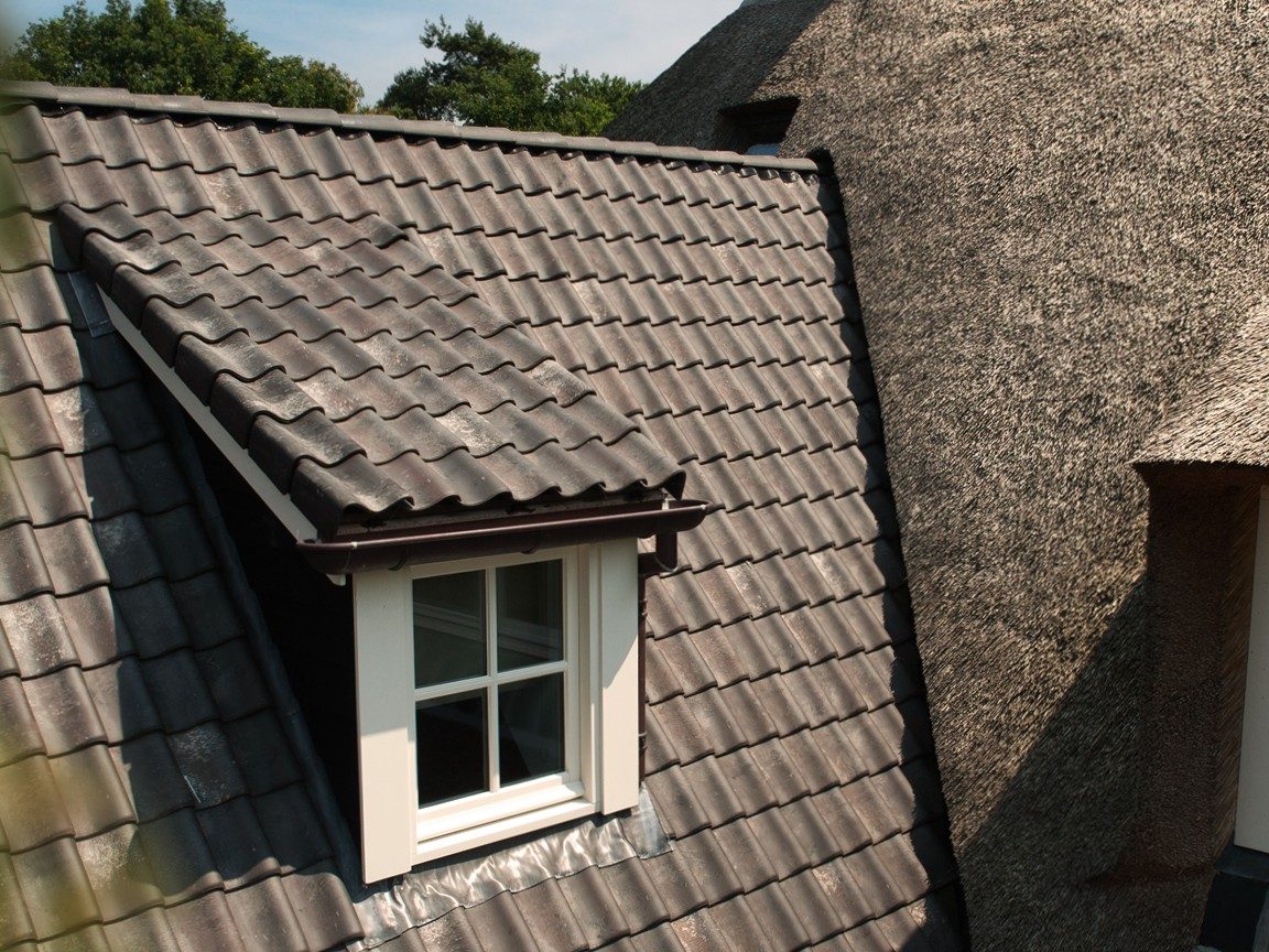 Mood image of the Dutch roof with the Oude Holle 451 rooftile met de Oude Holle 451 dakpan