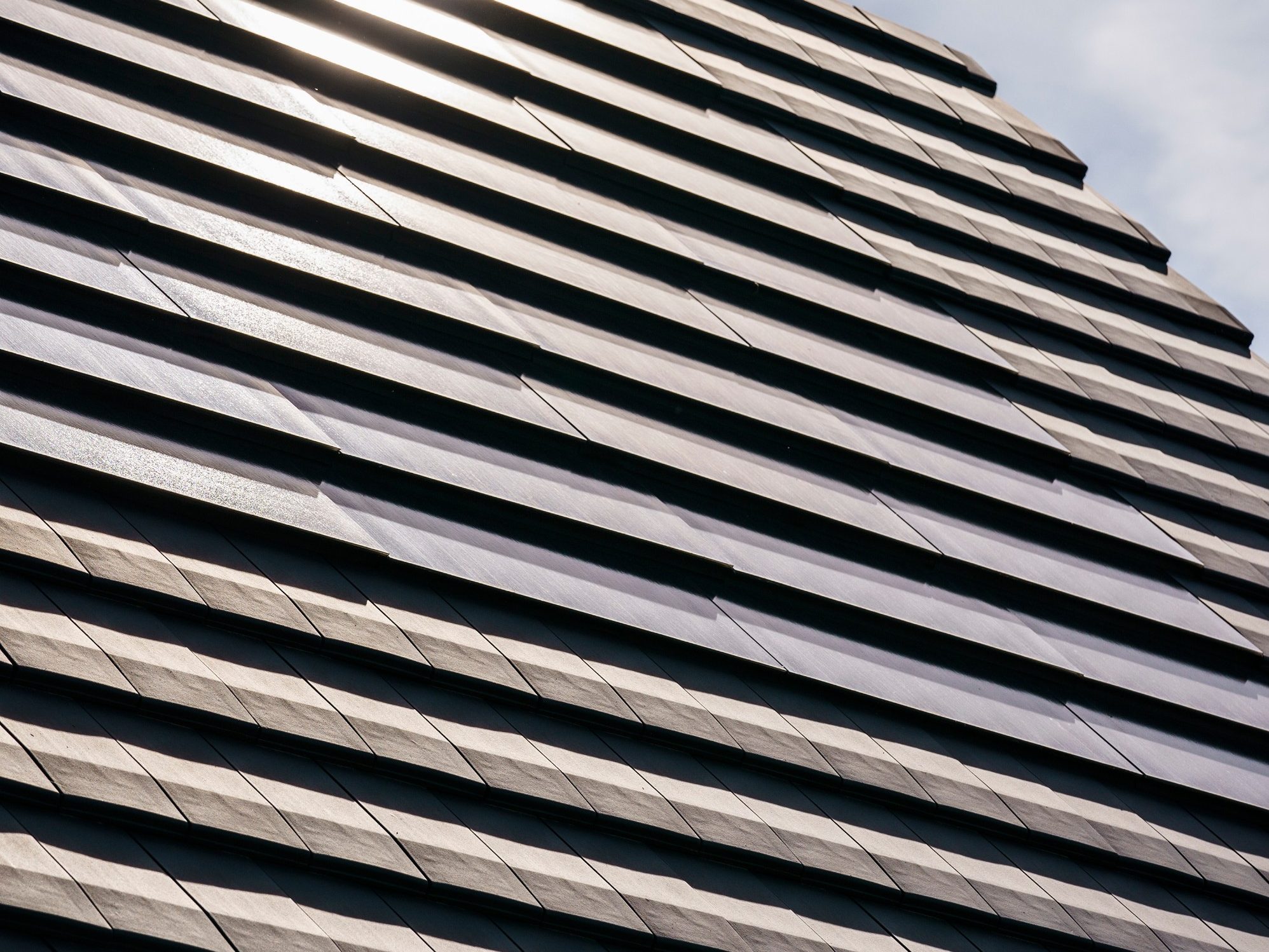 Product: Wevolt X-Tile. Architect/ontwikkelaar: Ekowood Woonconcept. Client: Brummelhuis Projecten. Aannemer: Verhaegh Bouwbedrijf, Grashoek. Installateur: Lucius.nu, Boxtel. Nieuwbouw vrijstaande woning met Wevolt X-Tile | Weidebos, Helden