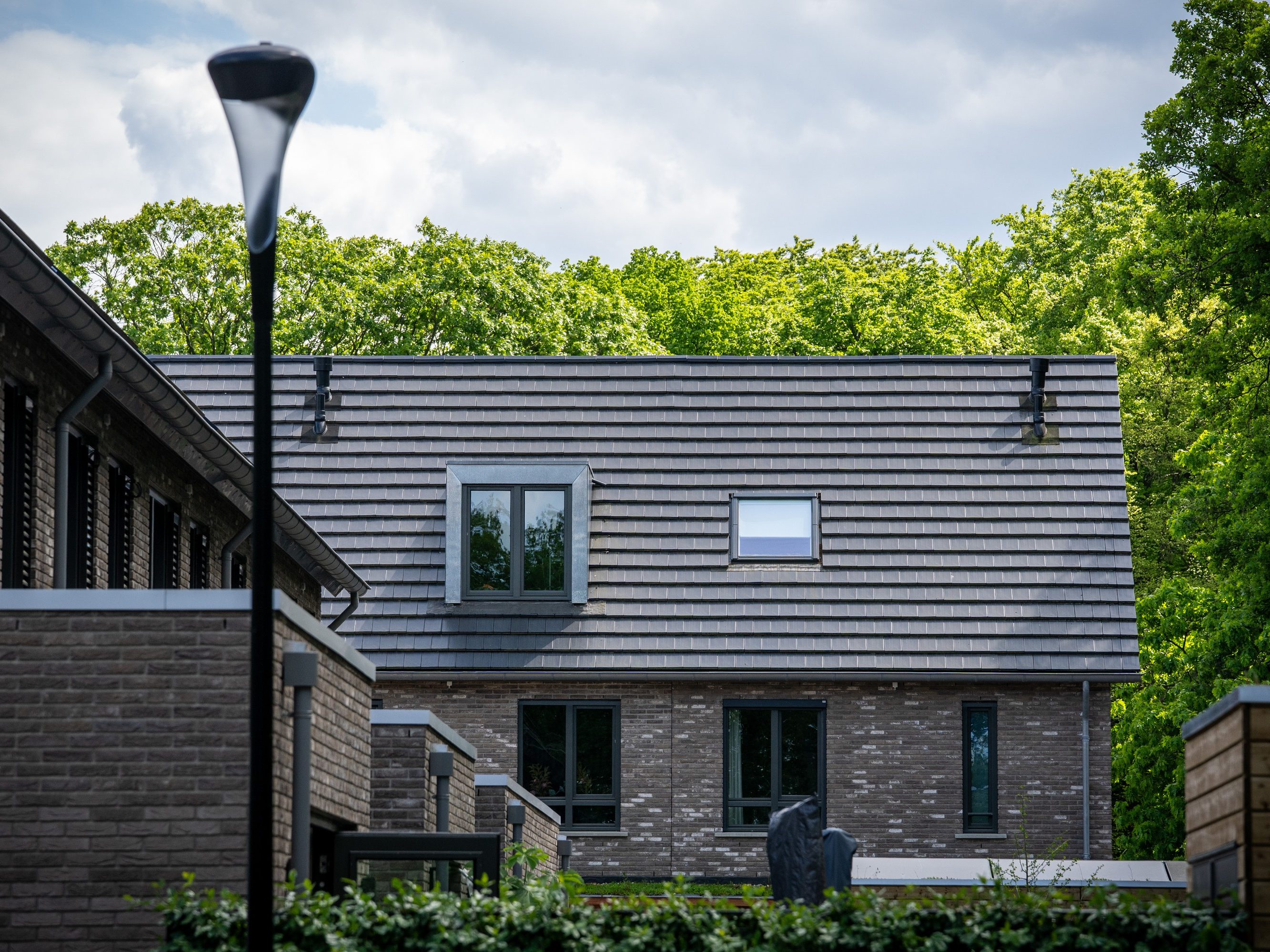 Nieuwbouw vrijstaande en geschakelde woningen met dakpan Domino, Soesterberg