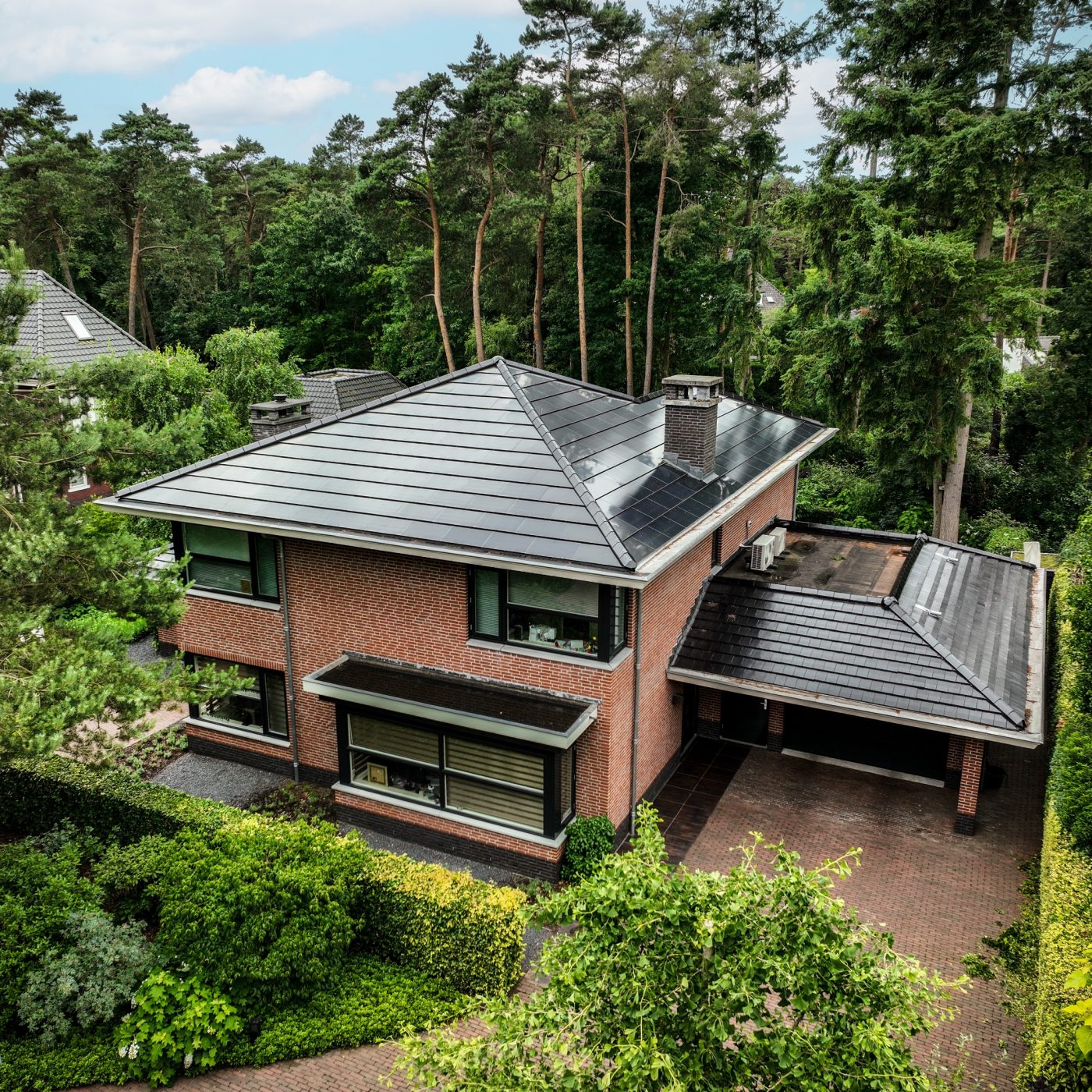 nstallateur: Volt4U / Energieopwekken.nu. Periode 2023. Product Wevolt X-Roof. Aantal 300. Renovatie villa met Wevolt X-Roof | Bilthoven