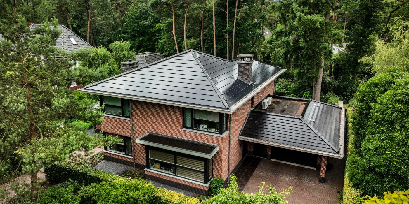 nstallateur: Volt4U / Energieopwekken.nu. Periode 2023. Product Wevolt X-Roof. Aantal 300. Renovatie villa met Wevolt X-Roof | Bilthoven