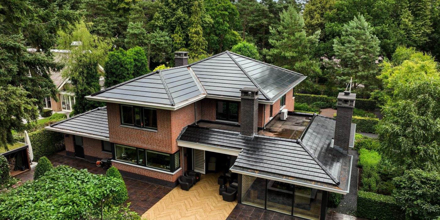 nstallateur: Volt4U / Energieopwekken.nu. Periode 2023. Product Wevolt X-Roof. Aantal 300. Renovatie villa met Wevolt X-Roof | Bilthoven