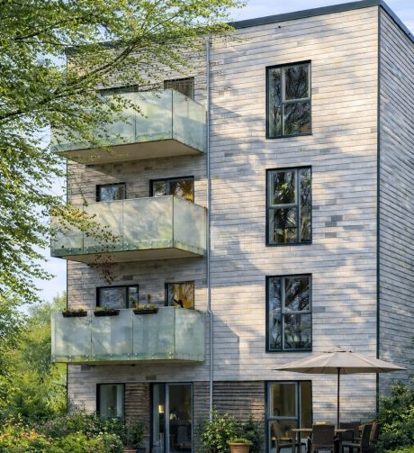 Woonwijk Motio sand white smooth L-profiel and Motio oak brown smooth L-profiel | Roskilde Denemarken