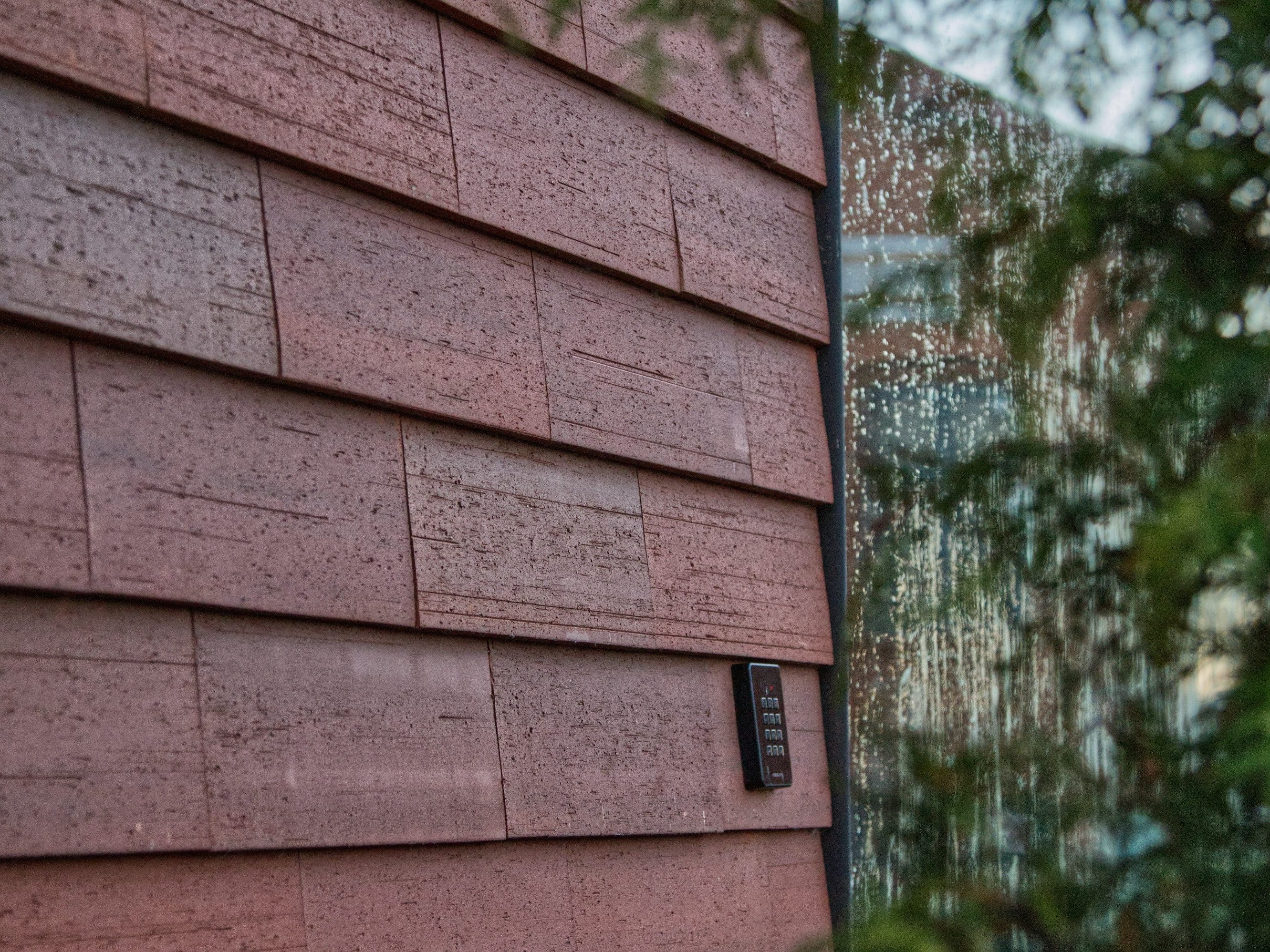 Indoor skate park Fredericia Street Bastion | Motio oak brown wire cut L-profiel | Norgesgade 46A, Denemarken