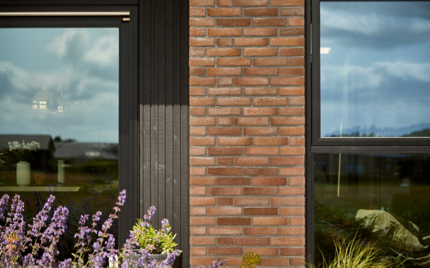 Mursten: EW2424 Mocca Nova | Kaprifolien