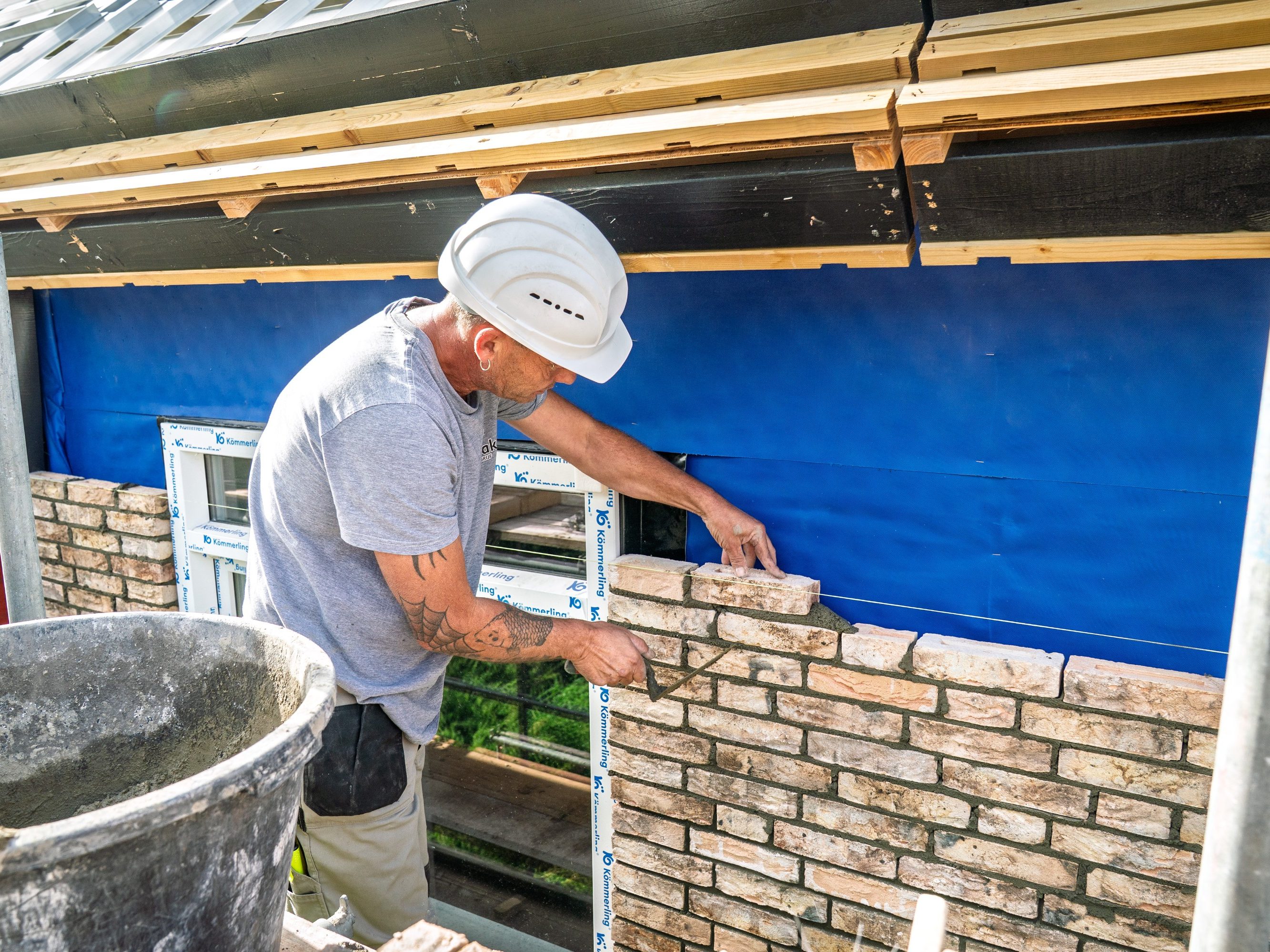 Verwerking van Pasvik Park HV EcoBrick op het Glorius project in Beek en Donk
