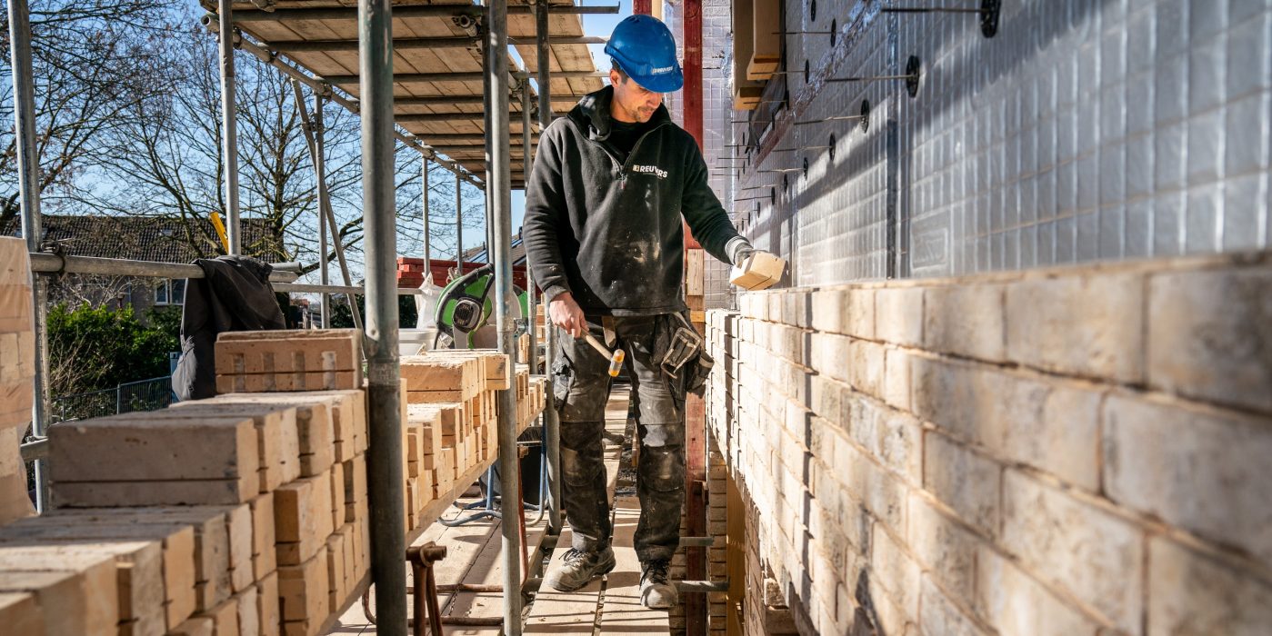 Verwerking van Marziale HV ClickBrick Pure gevelstenen in project Tuinhof in Ameide