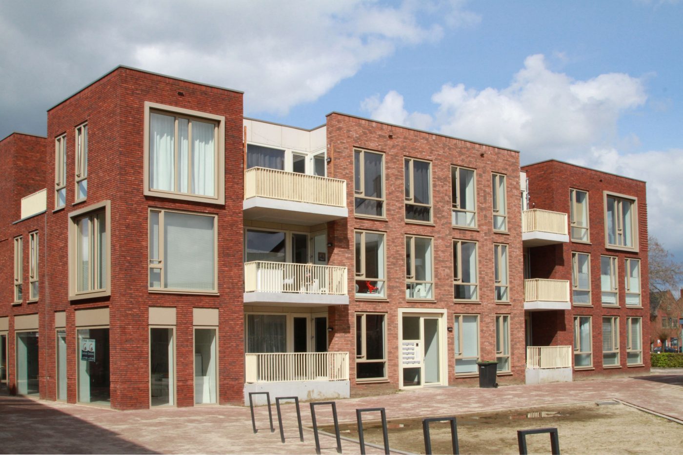 Timm-Antiek HV CB & Menton HV CB, ClickBrick Pure. Architect: Opzoom Architecten. Verwerker: Wessels Bouwgroep. Nieuwbouw appartementen en commerciële ruimte | Lichtenvoorde.