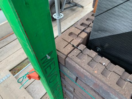 Installatie van ClickBrick Pure - Detail uitvoering hoek met profiel