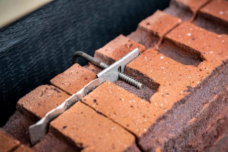 Installatie van ClickBrick Pure - Verankering op achterconstructie