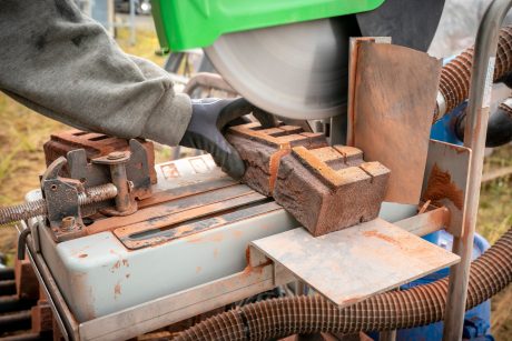 Installatie van ClickBrick Pure - Zagen van strekken