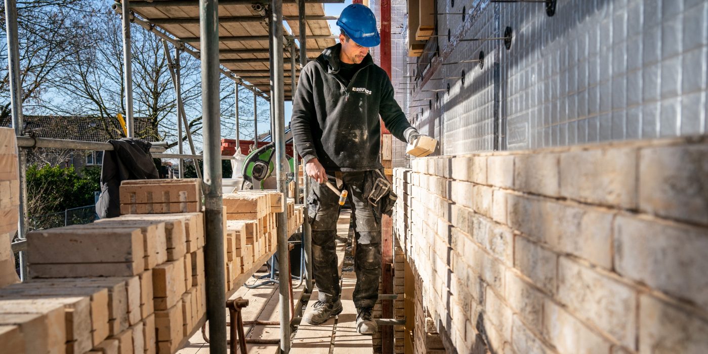 Verwerking van Marziale HV ClickBrick Pure gevelstenen in project Tuinhof in Ameide