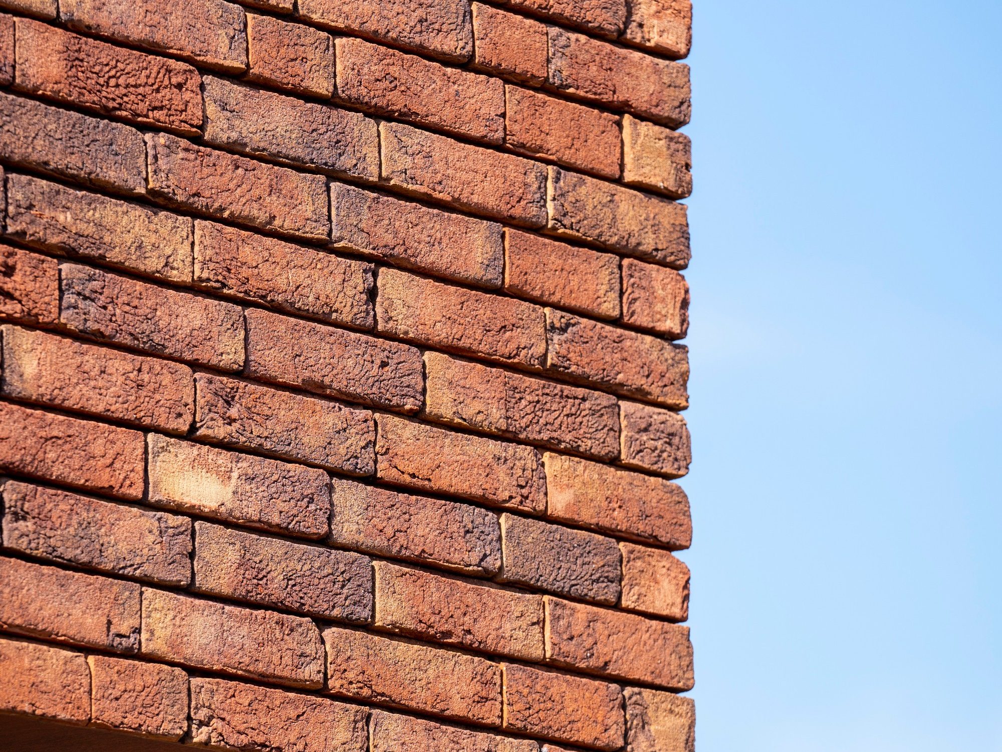 Product: Menton HV ClickBrick, Rhone Exclusief HV ClickBrick. Architect: Verstoep bouwadvies en architecteur. Contractor: Verstoep bouwadvies en architecteur. Builder: Koster Lijmwerken B.V. Trader: Kooy Baksteencentrum. Nieuwbouw bedrijfsverzamelgebouw, Schoonhoven