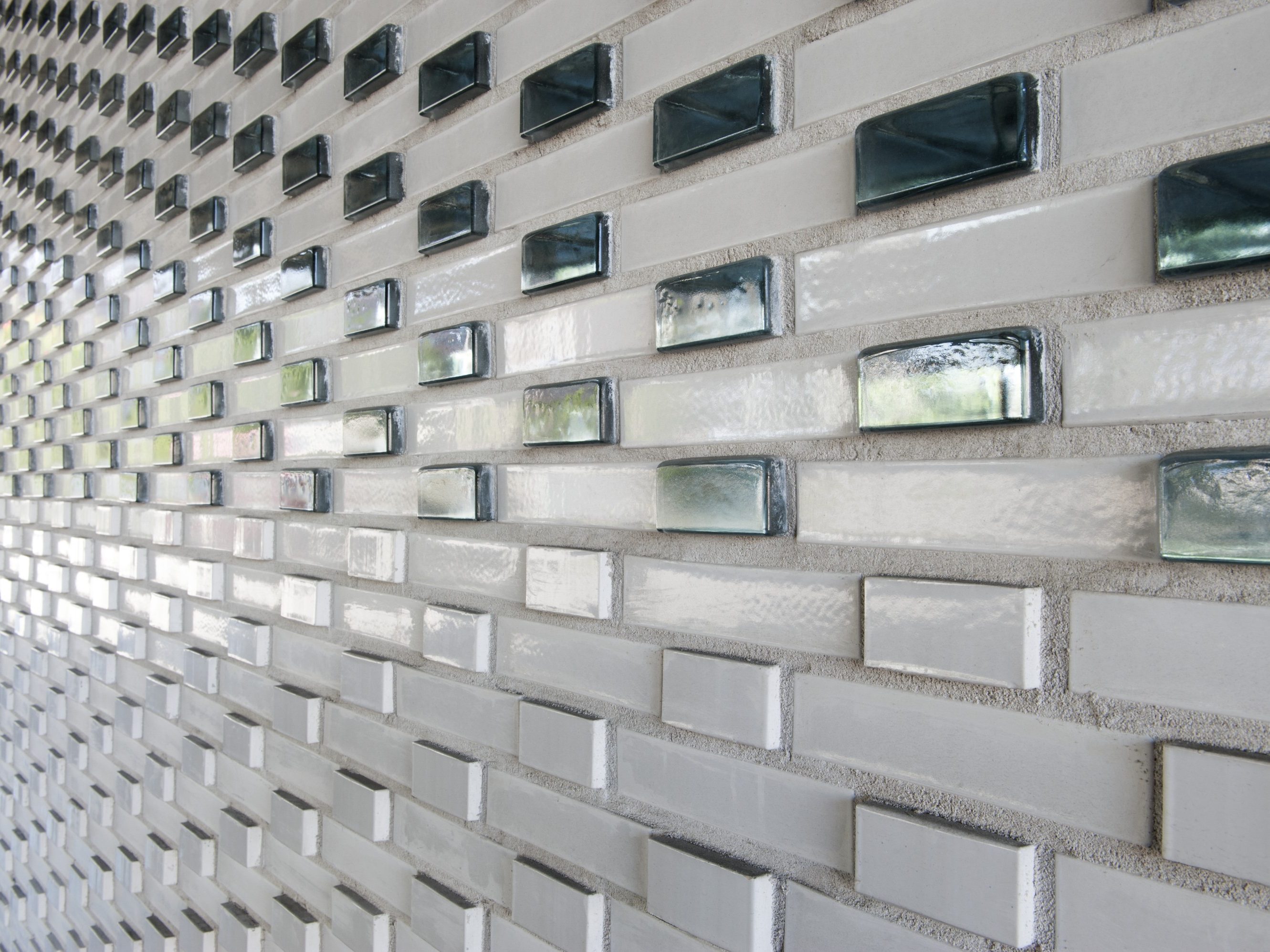 Recycling centre. CVAE, 1 place de la porte de Pantin 75019 PARIS. Brick Terca Emaillée Blanc.