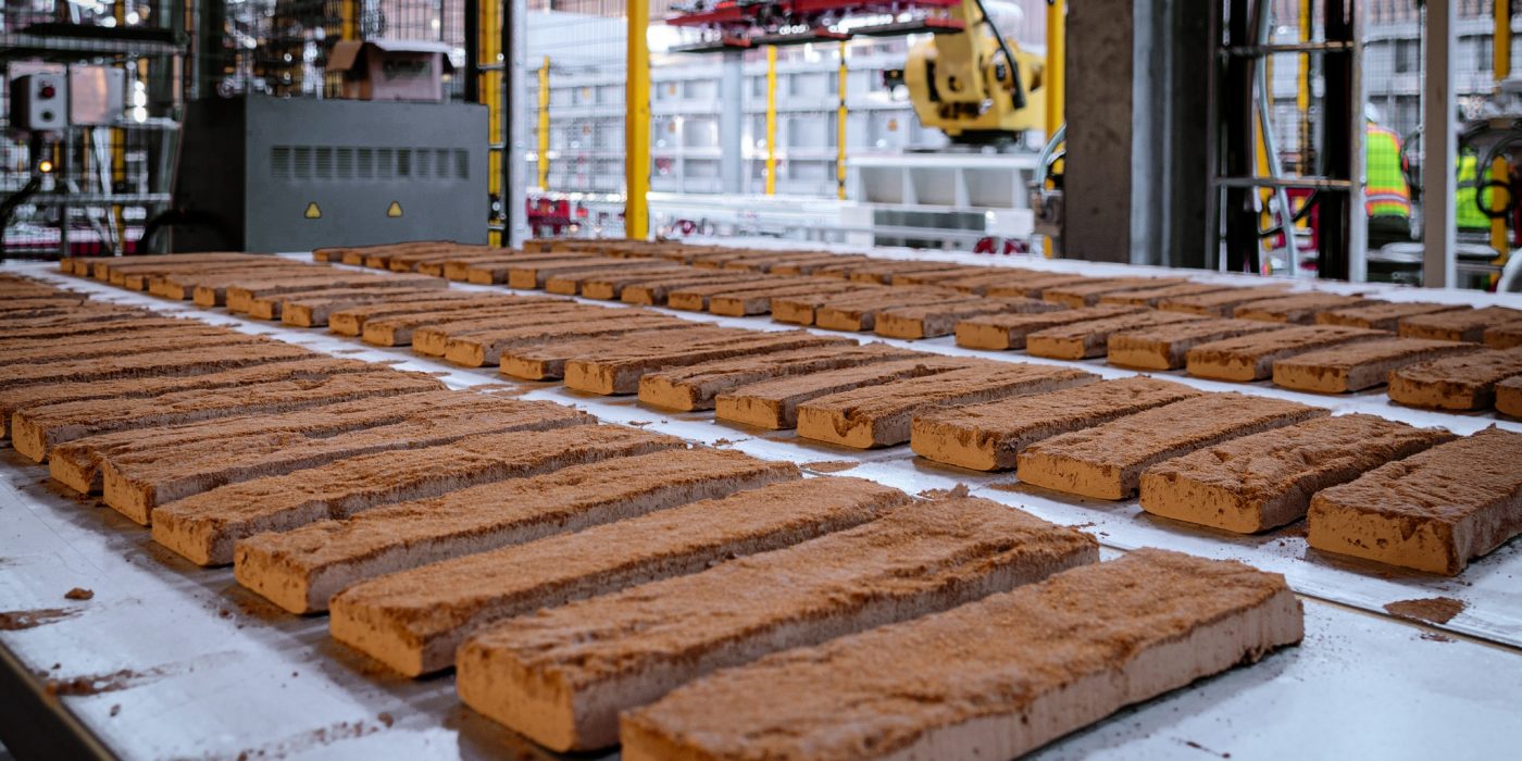 Sfeerbeeld van de productie van Ecoline steenstrips