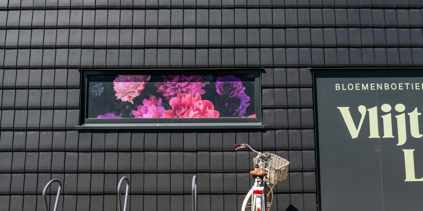 Nieuwbouw winkelpanden met dakpan Mikado, Akkrum 