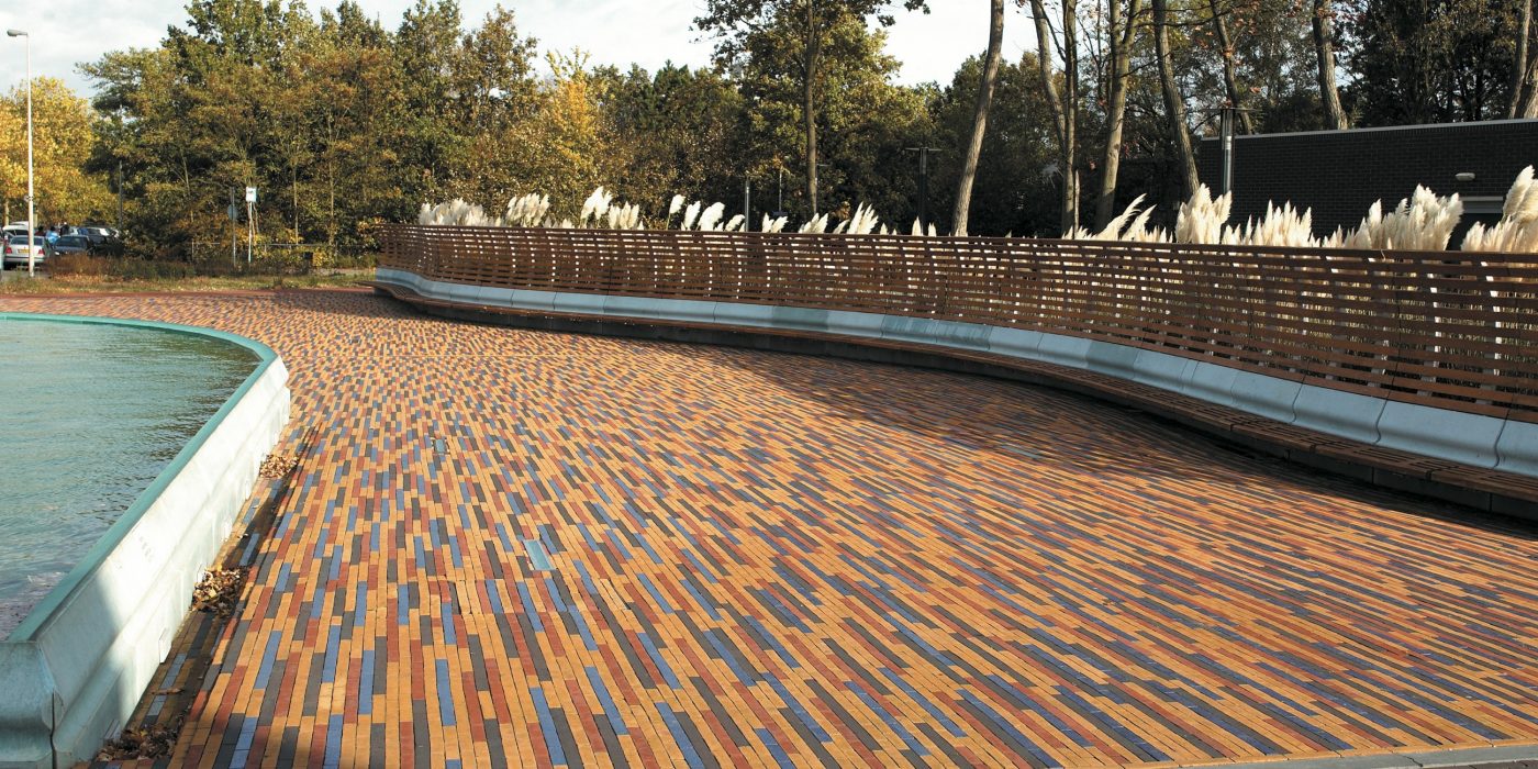 Nieuwbouw straat | Ziekenhuis Lievensberg, Bergen op Zoom | Straatbakstenen: Nero, Torino, Solane WF en Blauw Geglazuurd WF