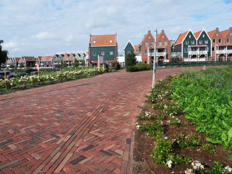 Herinrichting centrum, Volendam | Straatbakstenen: Volendam mix | Aannemer: KWS Infra, Vianen | Opdrachtgever: Gemeente Volendam