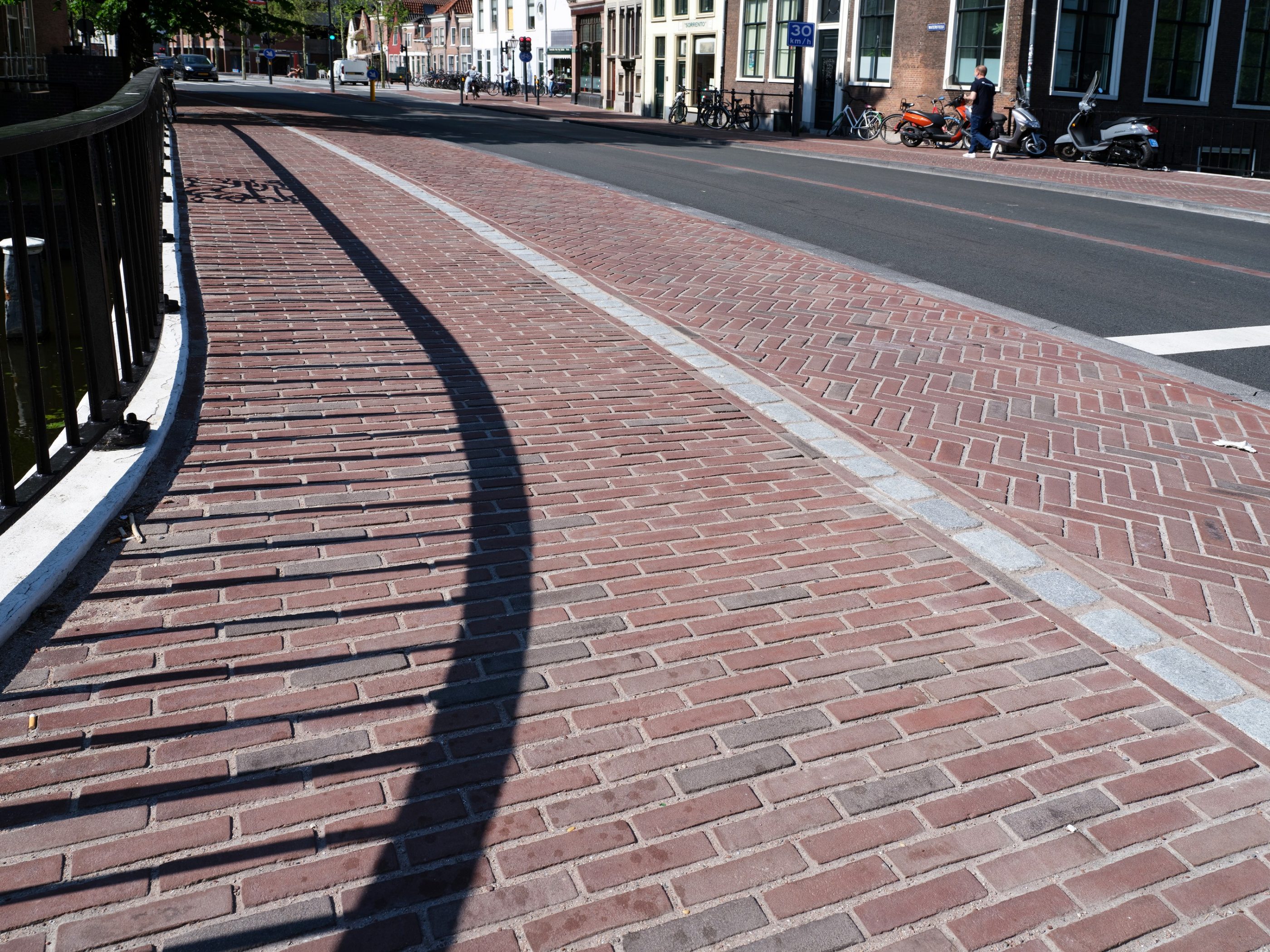 Herinrichting Garenmarkt | Leiden | Straatbakstenen mix: Binnenste Beter-mix | Aannemer: Dura Vermeer, Rotterdam | Ontwerp: Gemeente Leiden