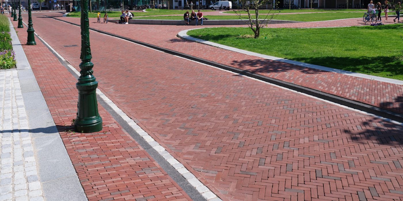 Herinrichting Garenmarkt | Leiden | Straatbakstenen mix: Binnenste Beter-mix | Aannemer: Dura Vermeer, Rotterdam | Ontwerp: Gemeente Leiden